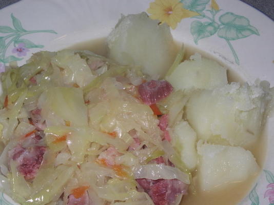 sopa de repolho lituana (kopustu sriuba)