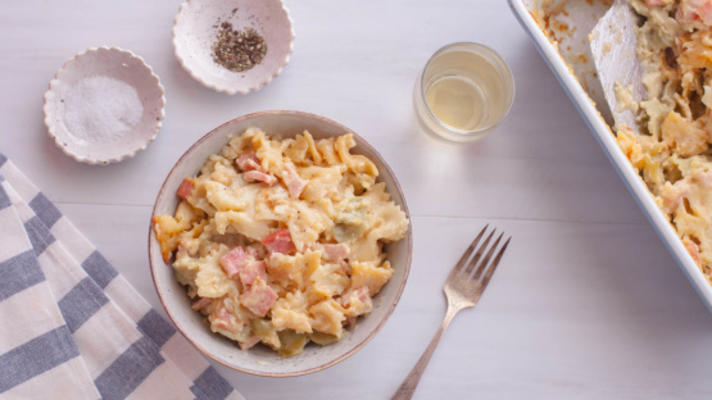 caçarola de presunto e penne de queijo