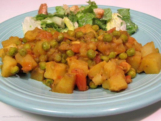 batata nepalesa, tomate e curry de ervilha