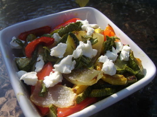 salada de legumes grelhados com queijo de cabra