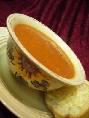 Sopa de tomate toscana de 10 minutos com torradas de parmesão