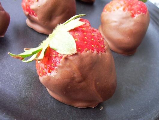 morangos cobertos de chocolate mais leves