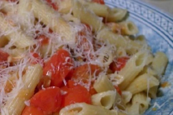 penne com tomate cereja assado