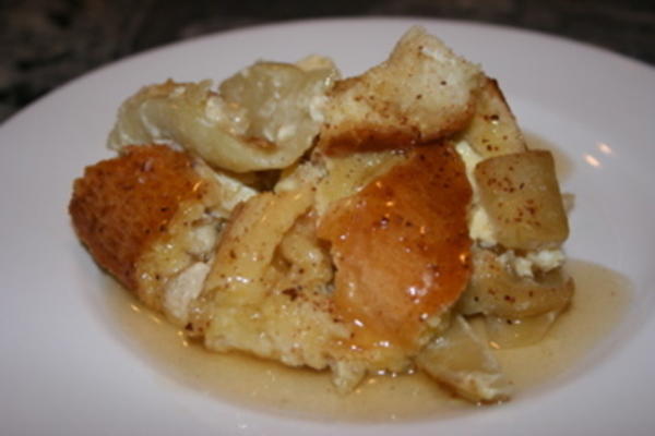 pudim de pão de maçã com molho de calvados