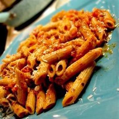 ziti com molho pesto de tomate