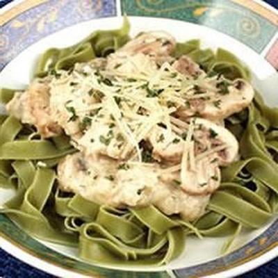 salmão com fettuccine verde