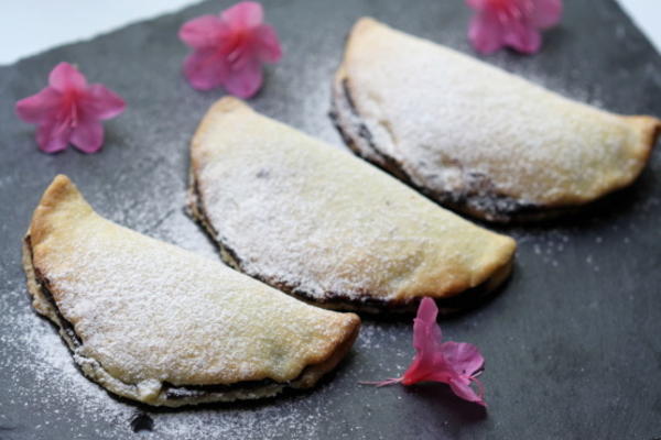 banana empanadas de nozes (empanadas de platanos e chocolate)