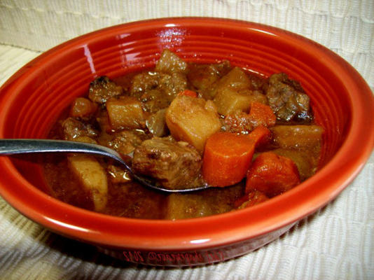 fogão lento ensopado de carne saudável