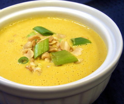 sopa de amendoim tailandês