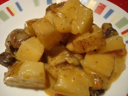 Batatas fritas de frigideira fácil queijo com cogumelos