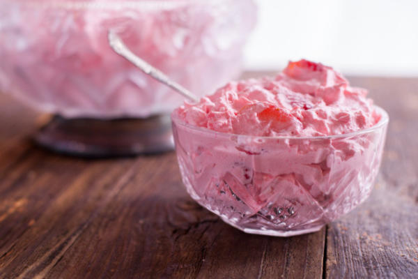sobremesa de fluff de gelatina de morango