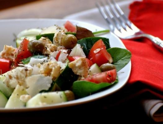 salada grega w / feta e azeitonas