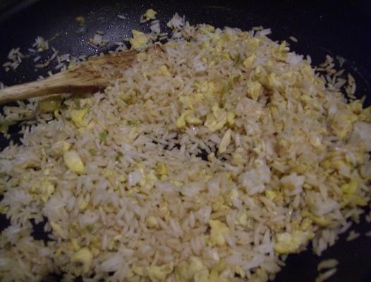 arroz frito com gengibre