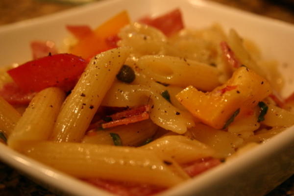 salada de macarrão salame italiano fácil