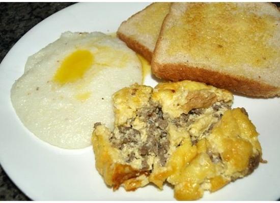 café da manhã linguiça e ovo caçarola