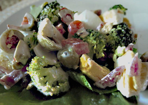 salada de brócolis e azeitona verde da mãe