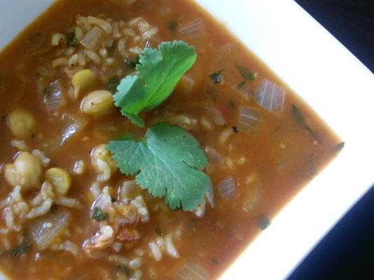 sopa de tomate e grão de bico (hasa tamata ma 'hummus)