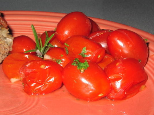 tomate cereja grelhado com alho