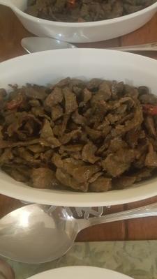 fígado de bovino frito egípcio (kibda skandrani)