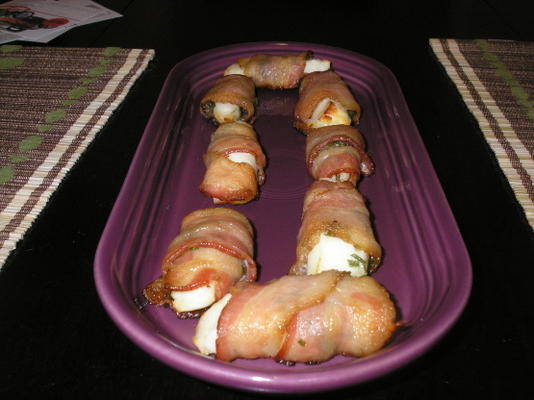 rolos de halloumi e bacon