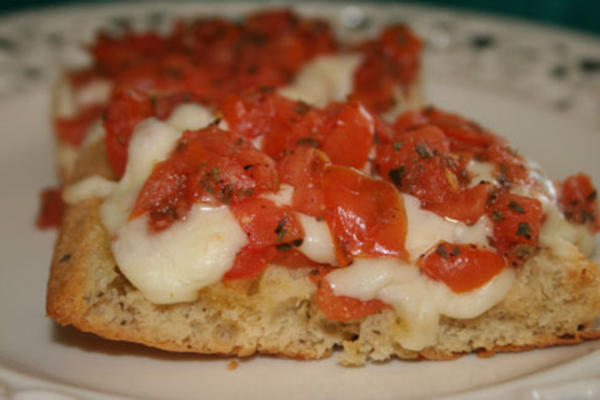 bruschetta de manjericão mozzarella