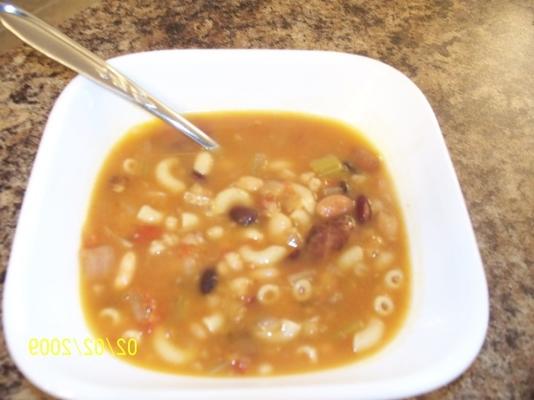 massa, tomate e sopa de lentilha