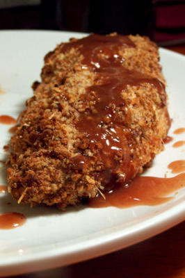 Frango crusted de pecan com chuvisco de framboesa