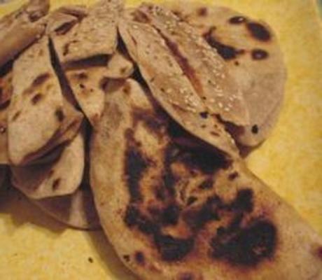 aloo paratha (pão indiano recheado com batata)