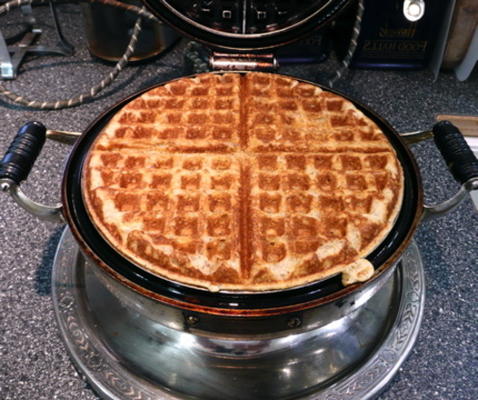 waffles de fubá de soro de leite coalhado