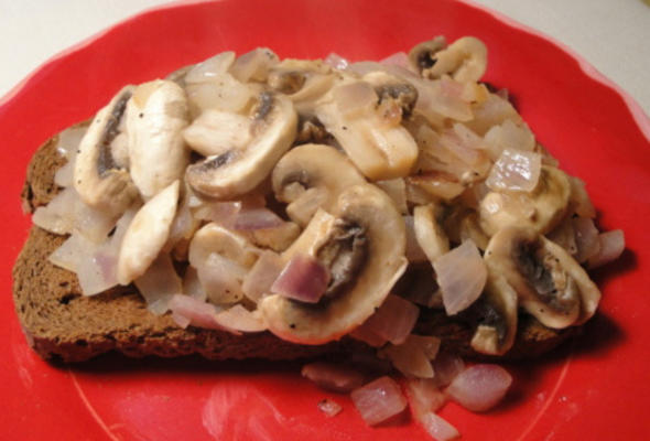 olsmorgas (cogumelo aberto e sanduíche de cebola)