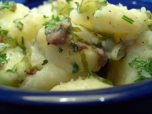 salada de batata francesa com anchovas