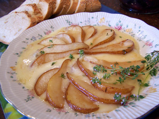 brie com pêra assada e tomilho