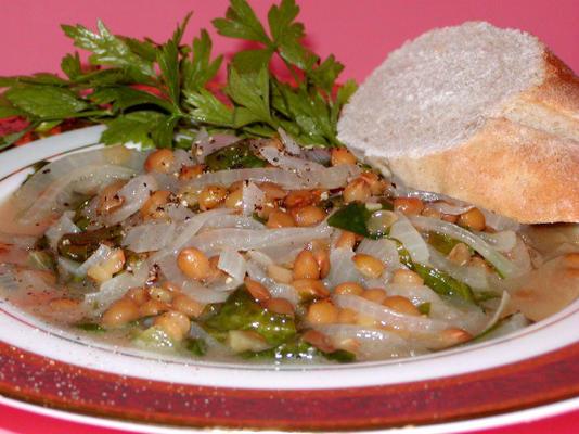 sopa de lentilha com espinafre e limão (ads bi hamud)