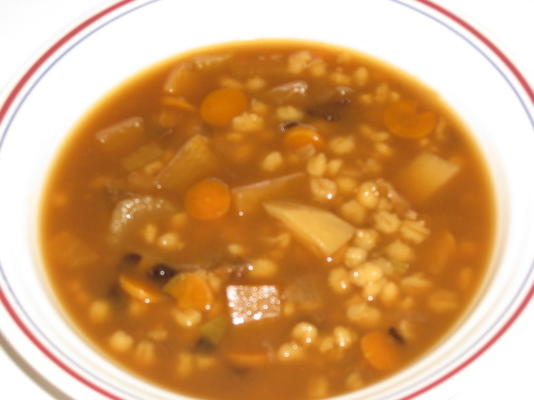 krupnik (sopa de cevada de cogumelo polido)