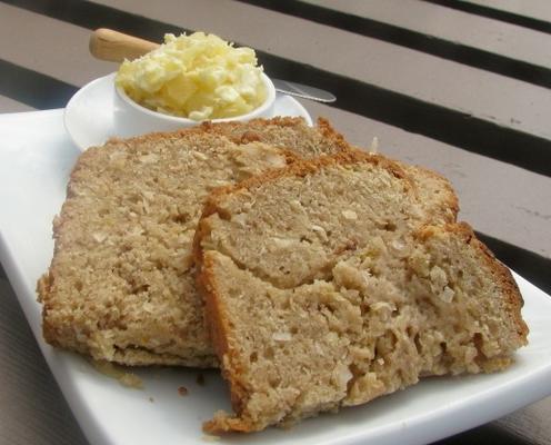 pão de coco com manteiga de abacaxi doce