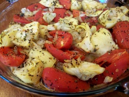 tomates recortados e alcachofras