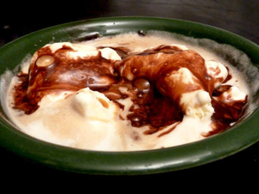 chocolate affogato com gelado de baunilha