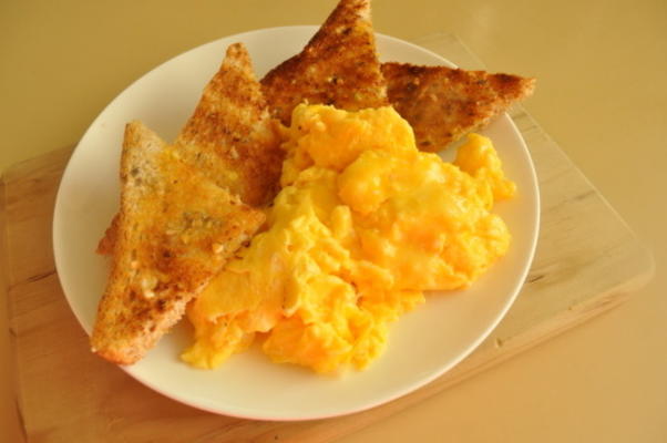 ovos mexidos de queijo. . . baixo teor de gordura, baixo colesterol, baixo teor de açúcar
