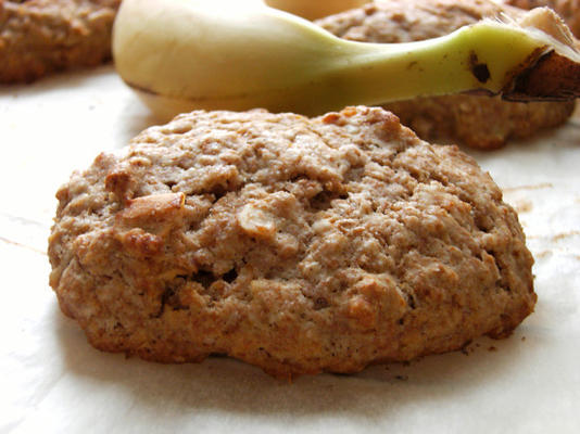 coco torrado e biscoitos de banana