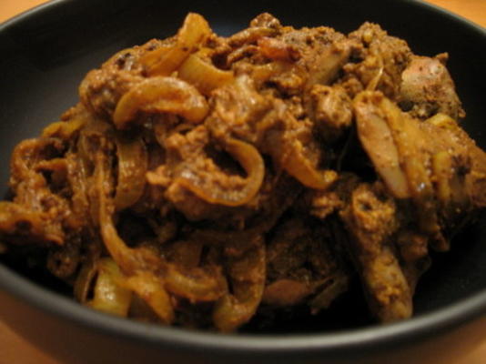 caril de fígado frito (cordeiro, porco ou frango)