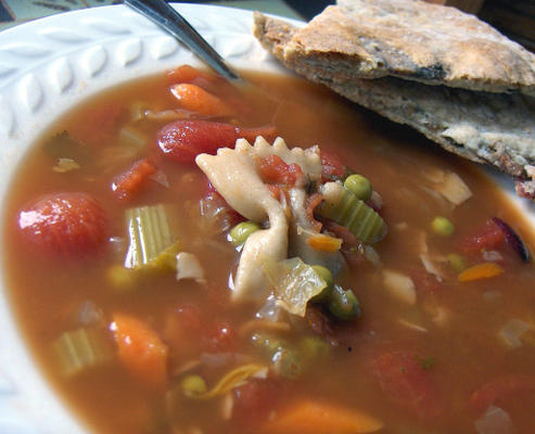 sopa minestrone (sopa de legumes italiana)
