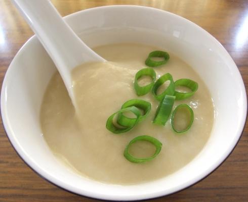 sopa de batata e alho-poró gelada - vichyssoise