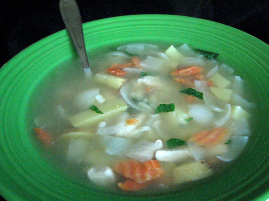 sopa de galinha de manjericão