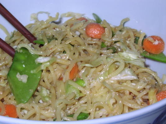 salada oriental de macarrão frio (baixo teor de gordura / vegetariana)
