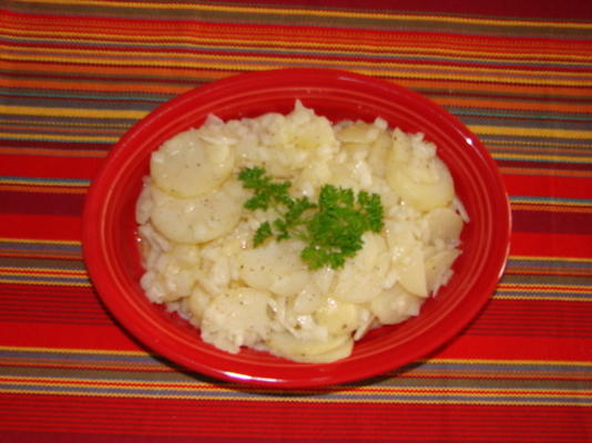 bayrischer kartoffelsalat (salada de batata barvariana)