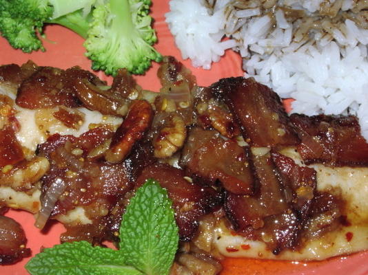 peixe com figos, bacon e nozes