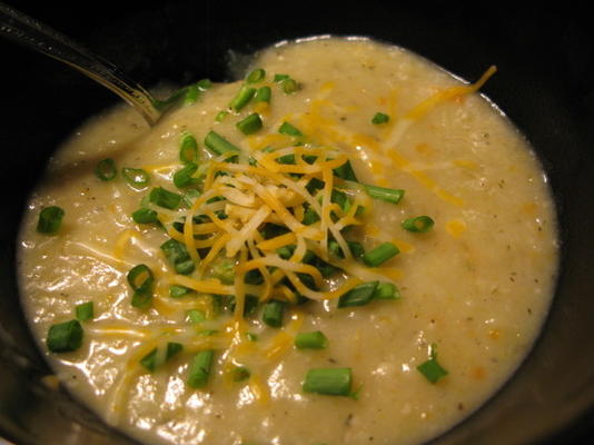 sopa de batata e alho-poró com baixo teor de gordura
