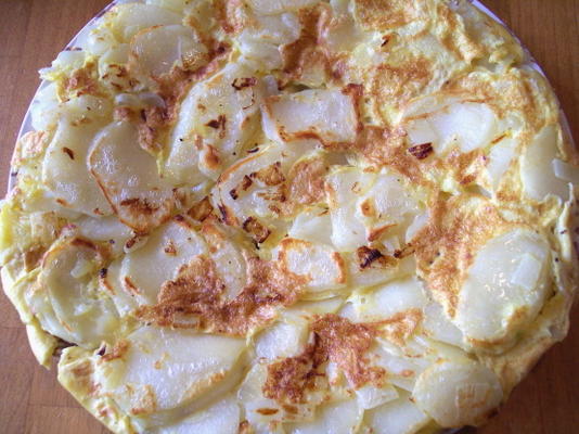 tortilla espanhola (omelete de batata)
