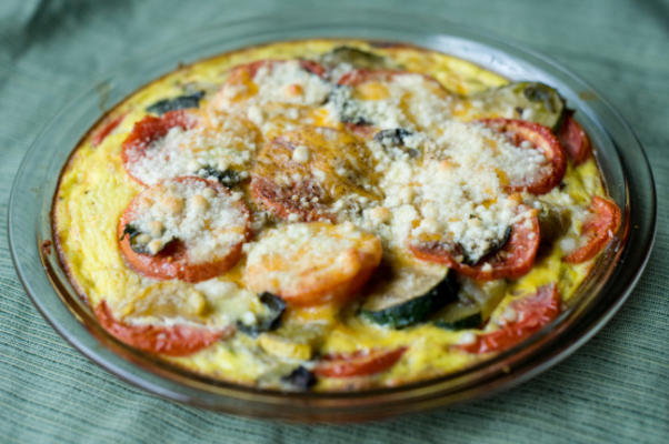 torta de tomate fácil com crosta de migalha