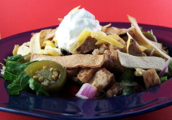 salada de tostada de frango com baixo teor de gordura